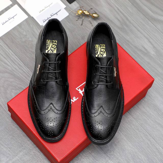 商品商标：Ferragamo 菲拉格慕 商务休闲皮鞋 正码码数: 38-44 45.46订做不退换 商品材料：精选 头层压纹牛皮鞋面 牛皮内里 原版大底